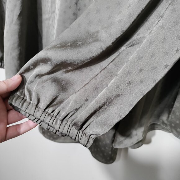 Cato Women's Gray On‎ Gray Star Print Long Sleeve Blouse Plus Size 18/20 - Picture 6 of 10